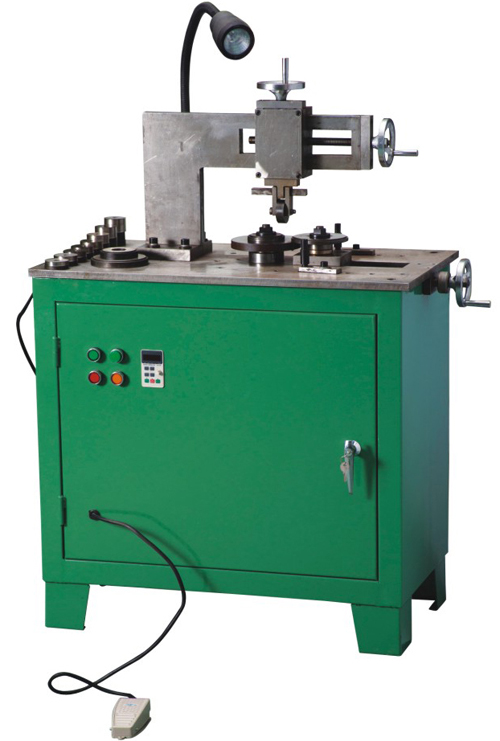 What is the difference between manual and automatic machines for double jacketed gaskets?